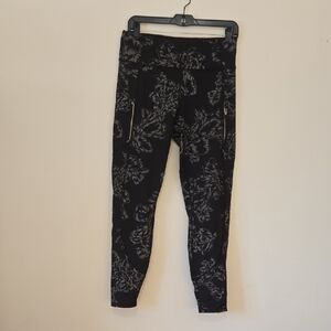 Athleta Black andwhite Floral  Leggings
